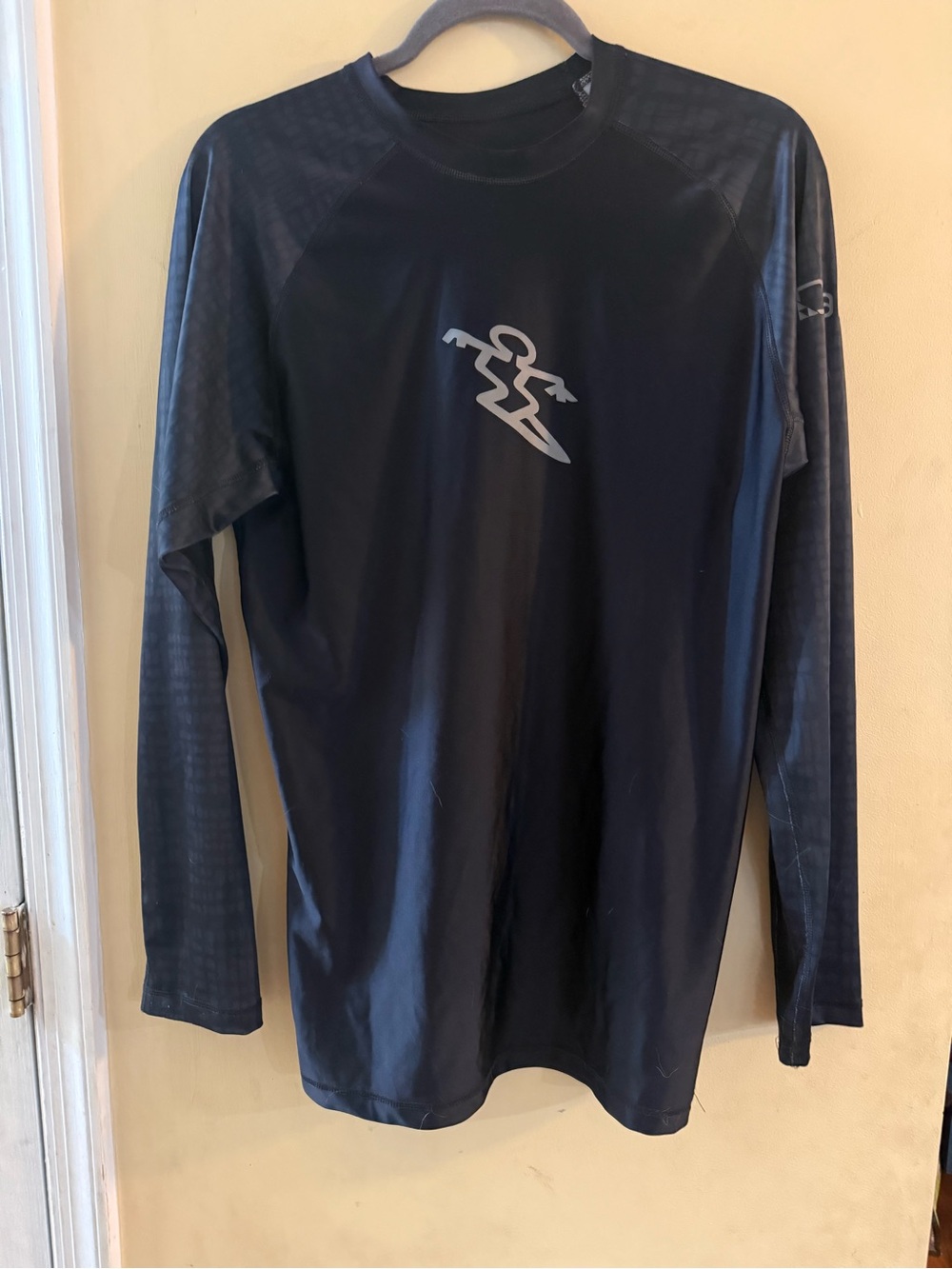 Da Hui Men's Long-Sleeve Rashguard Shirt from Hawaii - Black, large